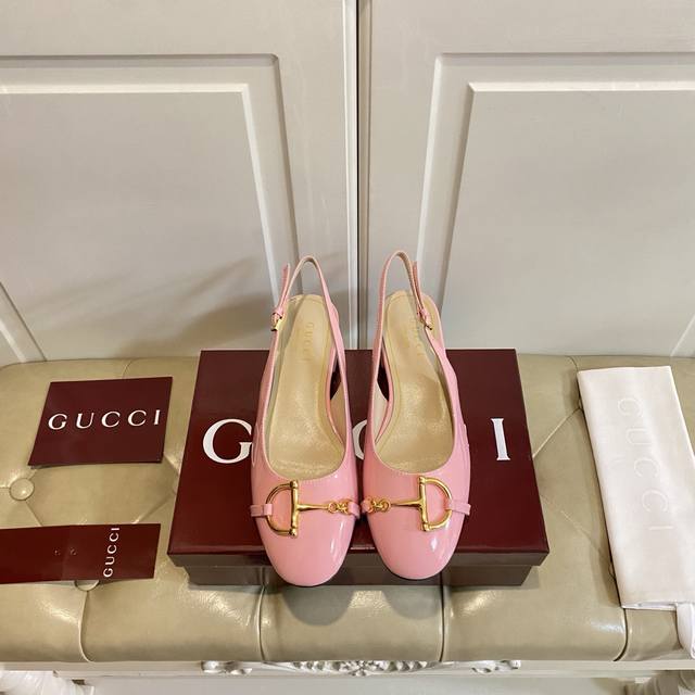 出厂价P ，古奇Gucci新款，漆皮面，羊皮里，真皮大底，跟高2.5Cm，35-39码 40-43码定做不退换 DDD