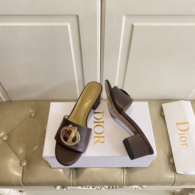 橡胶底 ，真皮底 ，迪奥Dior中跟拖鞋，跟高5.5Cm，牛皮面，羊皮里，35-42码 DDD