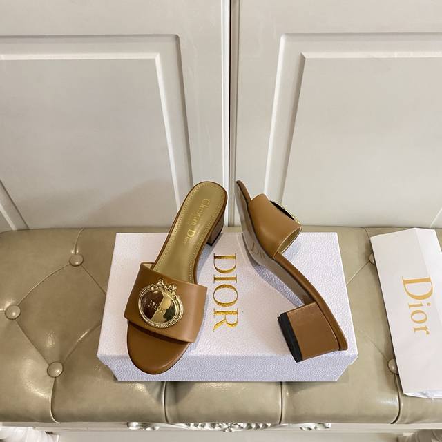 橡胶底 ，真皮底 ，迪奥Dior中跟拖鞋，跟高5.5Cm，牛皮面，羊皮里，35-42码 DDD
