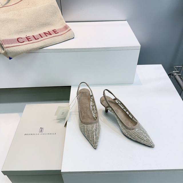 高品质出厂 ！顶级品质Brunellocucinelli 26春夏新品Bc网纱珠山链条猫跟平底小方头后空凉鞋拖鞋！名媛气质款 DDD 小方头鞋一贯是很有女人味的