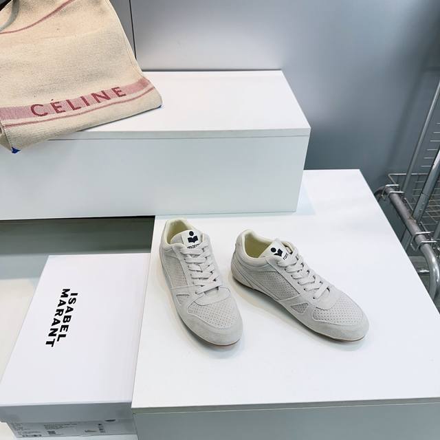 高品质出厂 ！顶级品质Isabel Marant 伊莎贝尔 26春夏新品冲孔系带阿甘休闲鞋板鞋运动鞋！ DDD 这双鞋巧妙融入品牌标志性的随性风格！简约流畅的线