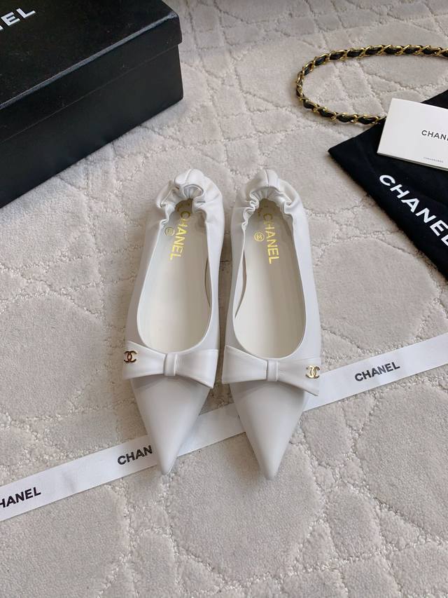 出厂价P DDD Chane*新款蝴蝶结尖头平底鞋 上脚效果绝了 任何穿搭都能轻松驾驭 妥妥拿捏 脚感舒适 可休闲可正式优雅的百搭单品 DDD 鞋面羊皮 真丝