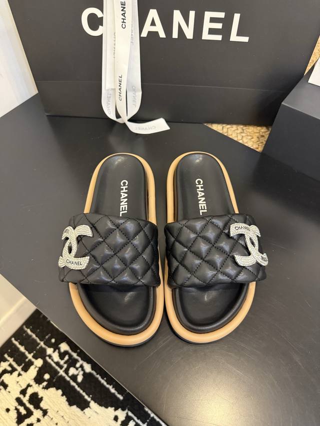 现货发售 DDD *26 可配向奈人原版礼品 DDD 专柜 正品级 版本！！ DDD 官方目录： DDD 码数：35、36、37、38、39 34 40 41