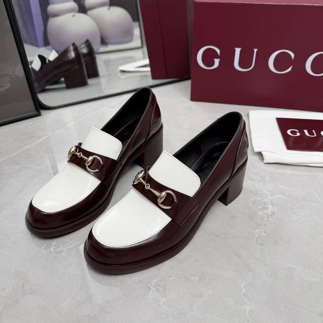 Gucci 古驰 25秋冬G家主打系列终于面世，狠货值得期待！原有的经典 创造新设计 经典马衔扣浅口乐福鞋 代购级别！高级感十足！国内外博主刷爆的一款,复古又时