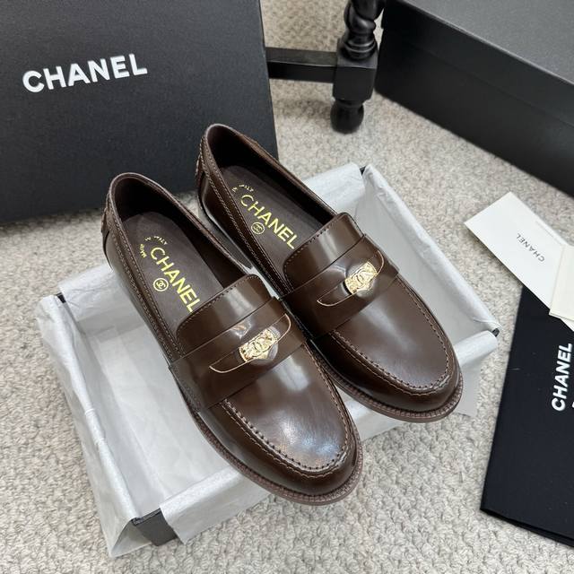 乐福鞋 DDD 2026早春新款 桃心扣 乐福鞋 秋冬香家必备爆款 DDD 女神系列，拥有香家特色优雅名媛气质，超级耐看，让人无法抗拒，心动！ DDD 鞋面：开