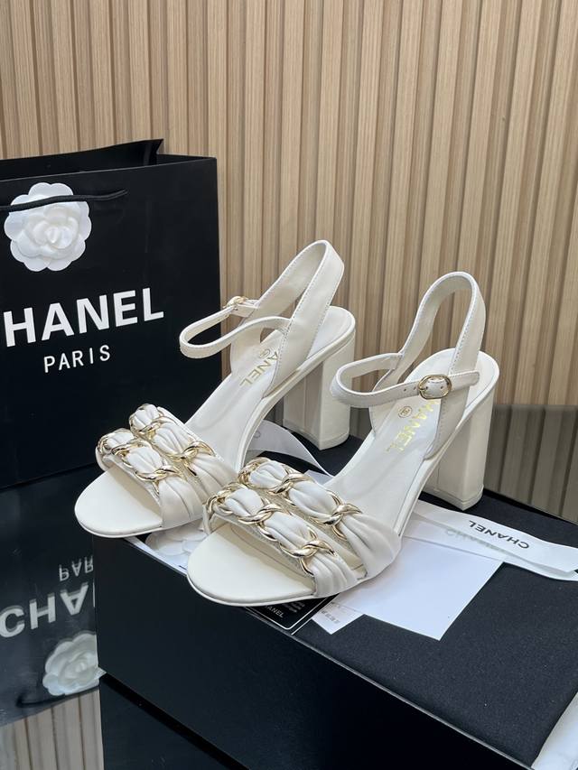 顶级品质 DDD 官网同步！2026 春夏走秀新款Chanel香奈儿 粗跟高跟凉鞋高跟鞋 DDD 香奶奶家一贯的优雅名媛气质 高级感十足！上脚非常Nice～不管
