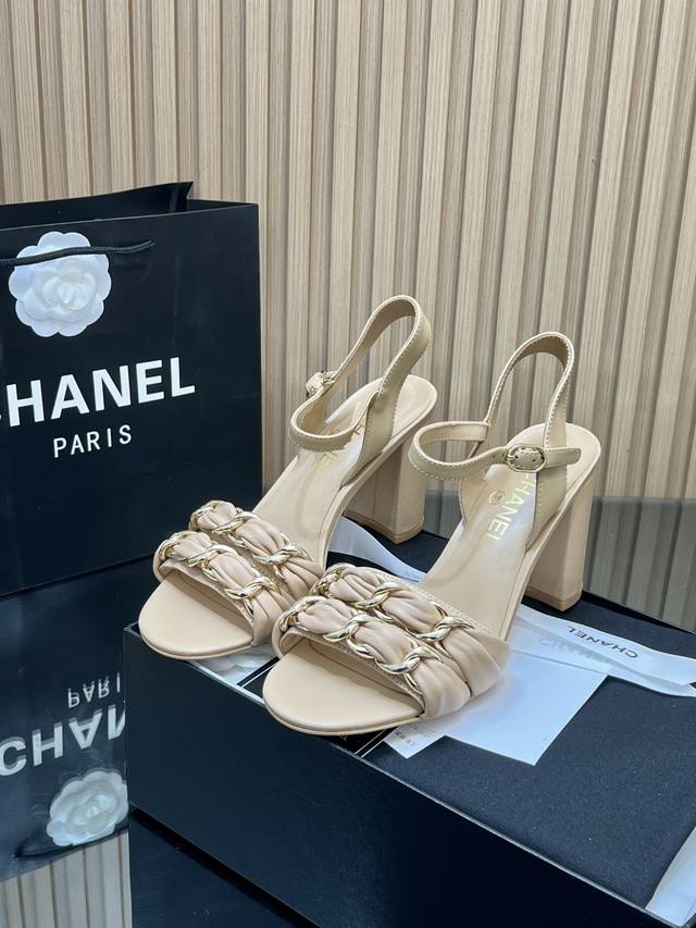 顶级品质 DDD 官网同步！2026 春夏走秀新款Chanel香奈儿 粗跟高跟凉鞋高跟鞋 DDD 香奶奶家一贯的优雅名媛气质 高级感十足！上脚非常Nice～不管