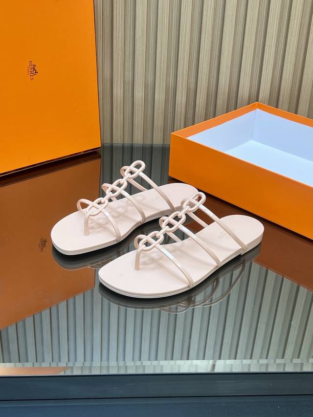 顶级版本 DDD Hermes爱马仕、H可踩水拖鞋26新款链条罗马拖鞋凉鞋 DDD 原版开模1:1开发定做 大底带码数、单码单模 ，细节感满满，鞋底和原版一致前