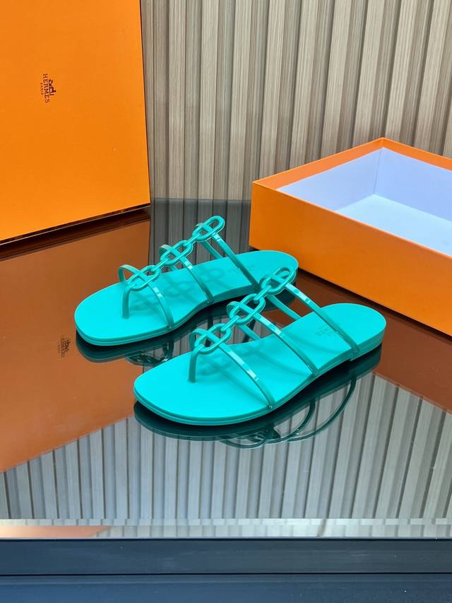 顶级版本 DDD Hermes爱马仕、H可踩水拖鞋26新款链条罗马拖鞋凉鞋 DDD 原版开模1:1开发定做 大底带码数、单码单模 ，细节感满满，鞋底和原版一致前