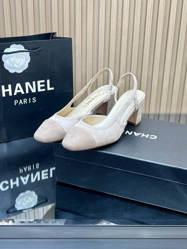 高版本 订单大货实拍 DDD 最新官网颜色！小香Slingback经典系列拼接粗跟凉鞋单鞋 DDD 全明星都喜欢的时尚经典凉鞋 DDD 简洁优雅、复古知性，这一