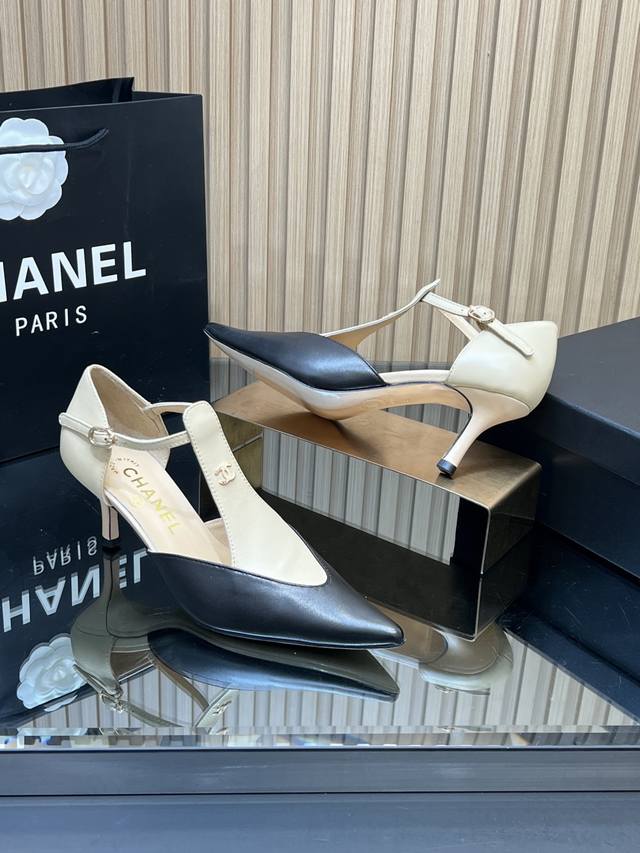 顶级品质 DDD 官网同步!2026 春夏走秀新款Chanel香奈儿 T字带拼色尖头高跟鞋 单鞋 DDD 香奶奶家一贯的优雅名媛气质 高级感十足!上脚非常Nic 顶级品质 DDD 官网同步!2026 春夏走秀新款Chanel香奈儿 T字带拼色尖头高跟鞋 单鞋 DDD 香奶奶家一贯的优雅名媛气质 高级感十足!上脚非常Nic