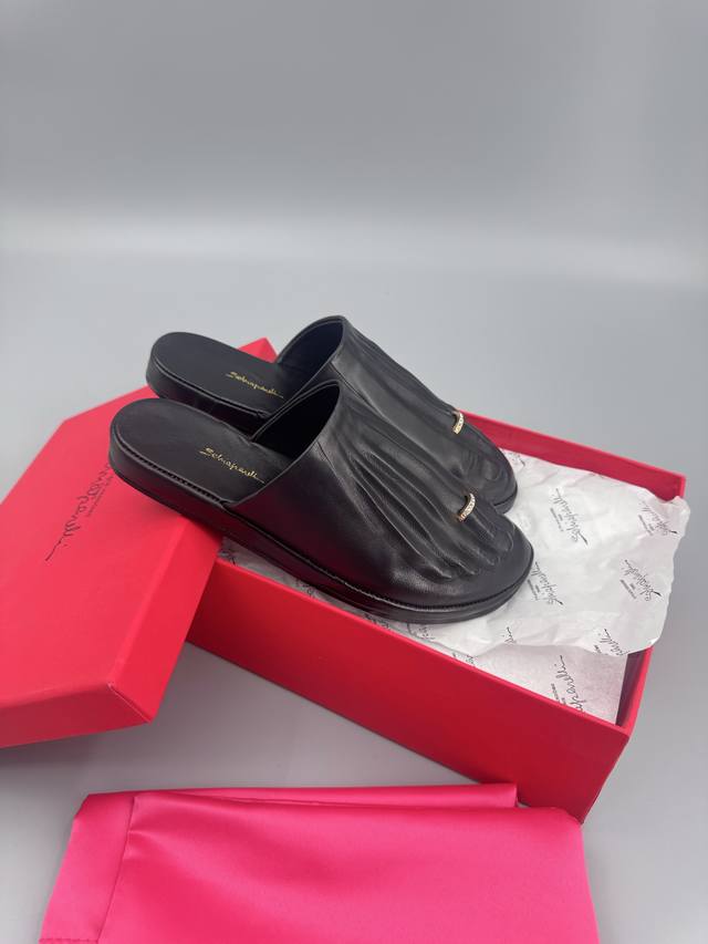 被大众遗忘的设计大师 DDD Elsa Schiaparelli艾尔莎 夏帕瑞丽 DDD 香奈儿一生的劲敌,她是常常会被人用‘天才’来形容的设计师即使在上世纪3 被大众遗忘的设计大师 DDD Elsa Schiaparelli艾尔莎 夏帕瑞丽 DDD 香奈儿一生的劲敌,她是常常会被人用‘天才’来形容的设计师即使在上世纪3