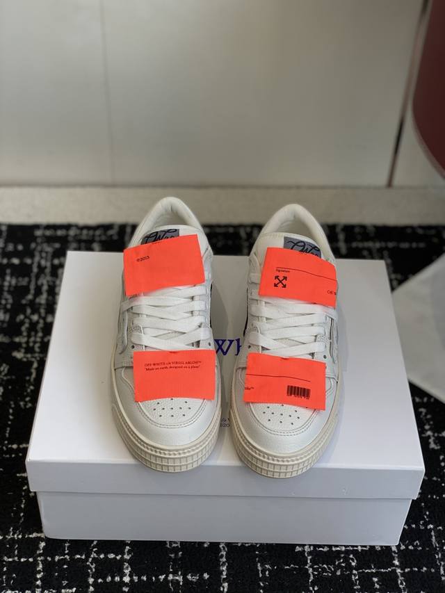 代购级 DDD Off-White 新款饰箭头拼色男女同款系带运动鞋 DDD 美国品牌 Off-White C O Virgil Abloh 于 2013年由 代购级 DDD Off-White 新款饰箭头拼色男女同款系带运动鞋 DDD 美国品牌 Off-White C O Virgil Abloh 于 2013年由