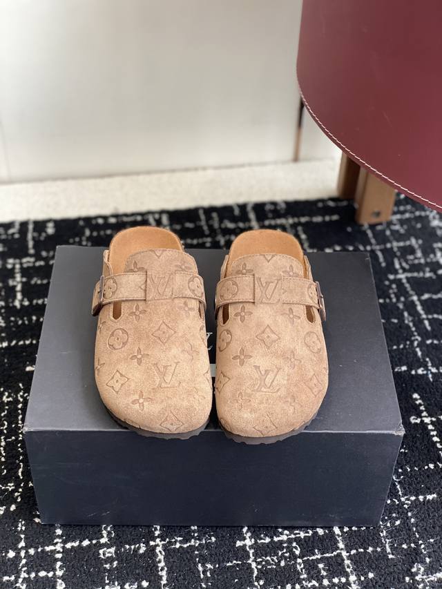 代购级 DDD Birkenstock X 联名Lv 情侣款 系列 这两个品牌刚出联名我就心动了 DDD 代购找很久才买到货，真的一鞋难求，真的超级好看，姐妹们