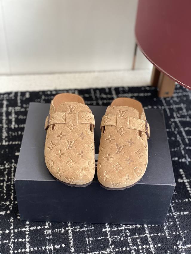 代购级 DDD Birkenstock X 联名Lv 情侣款 系列 这两个品牌刚出联名我就心动了 DDD 代购找很久才买到货，真的一鞋难求，真的超级好看，姐妹们