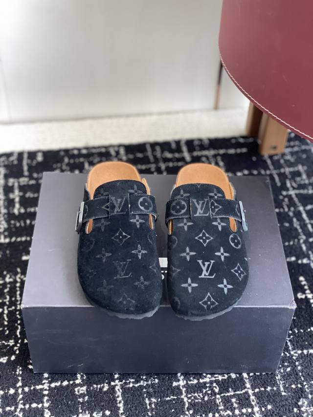 代购级 DDD Birkenstock X 联名Lv 情侣款 系列 这两个品牌刚出联名我就心动了 DDD 代购找很久才买到货，真的一鞋难求，真的超级好看，姐妹们