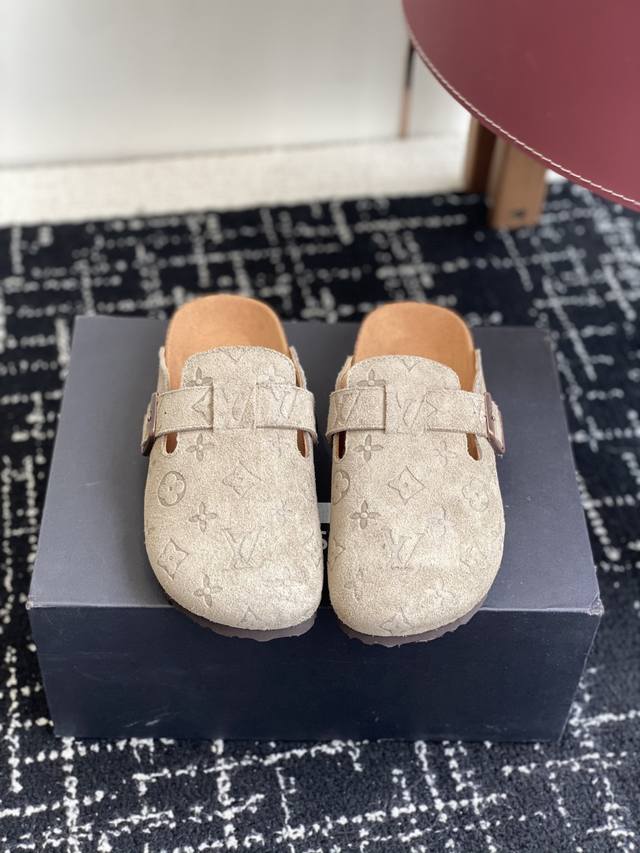 代购级 DDD Birkenstock X 联名Lv 情侣款 系列 这两个品牌刚出联名我就心动了 DDD 代购找很久才买到货，真的一鞋难求，真的超级好看，姐妹们