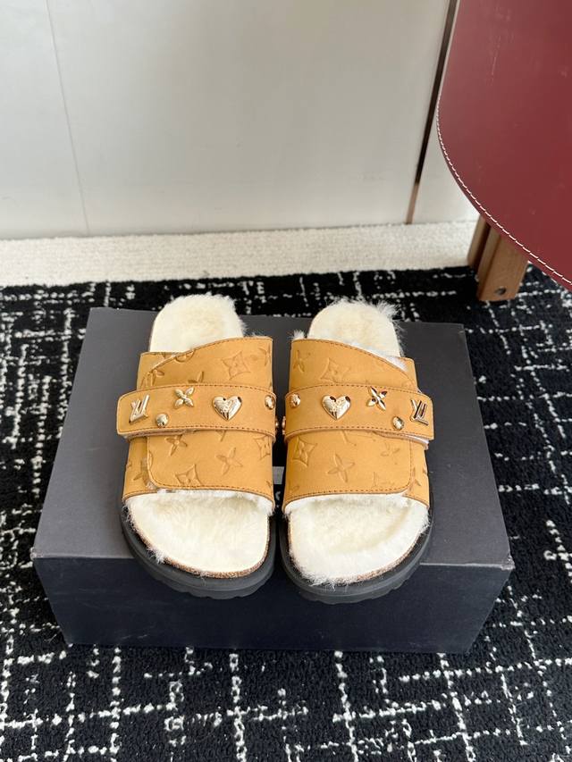 代购级 DDD Birkenstock X 联名Lv 情侣款 系列 这两个品牌刚出联名我就心动了 DDD 代购找很久才买到货，真的一鞋难求，真的超级好看，姐妹们
