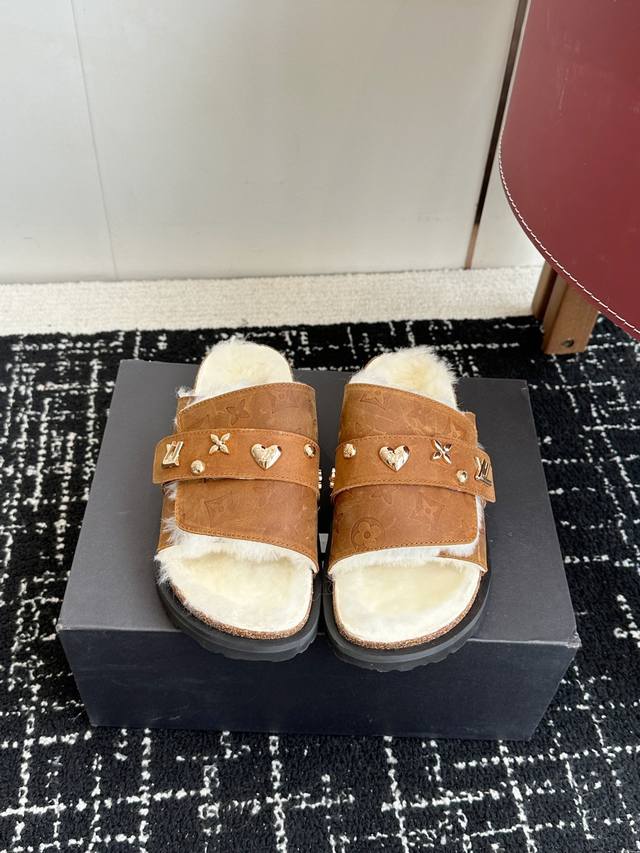 代购级 DDD Birkenstock X 联名Lv 情侣款 系列 这两个品牌刚出联名我就心动了 DDD 代购找很久才买到货，真的一鞋难求，真的超级好看，姐妹们