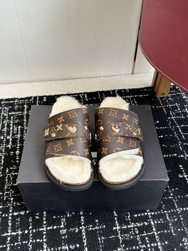 代购级 DDD Birkenstock X 联名Lv 情侣款 系列 这两个品牌刚出联名我就心动了 DDD 代购找很久才买到货，真的一鞋难求，真的超级好看，姐妹们