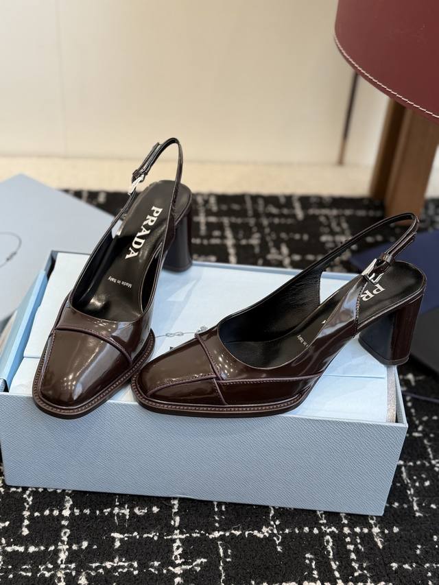 代购级后空420 单鞋 DDD Prada 普拉达 26Ss 春夏新款 中古 方圆头 单鞋 凉鞋 DDD 简单的设计大概就是它最让人喜欢的点 不是烂大街的那种