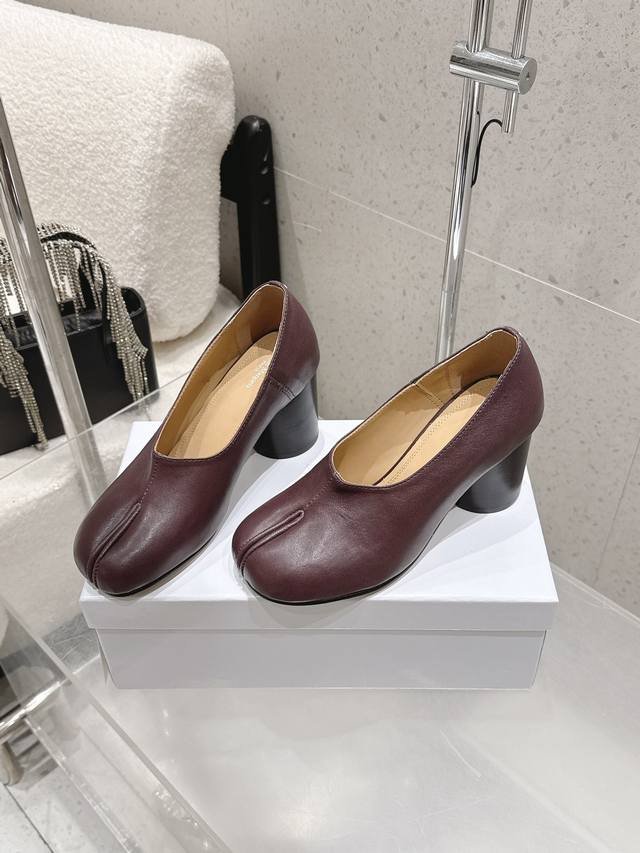 高版本 DDD Maisom Margiela Mm6马吉拉复古分趾高跟单鞋 DDD 这双热度超高的单品 必须人手一双入手了 不能错过的单品 炸裂了 DDD 独