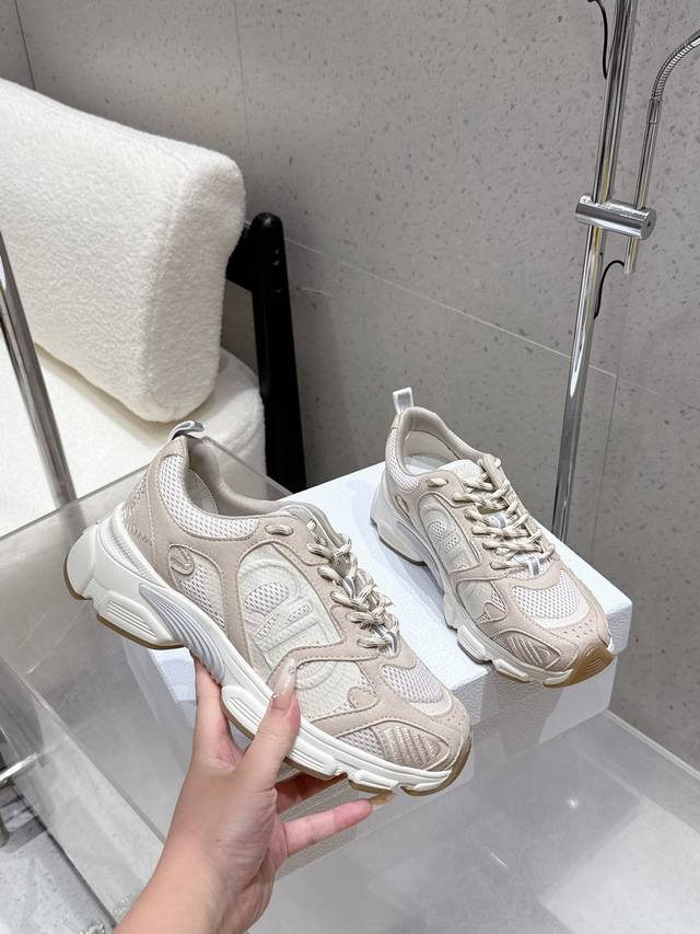 顶级版 DDD 2025最新两色 迪奥 Dior Chrono 新款休闲运动鞋跑鞋老爹鞋 真的酷毙了，未来感十足原版完美复刻！全对版材质 模具！！ DDD 码数