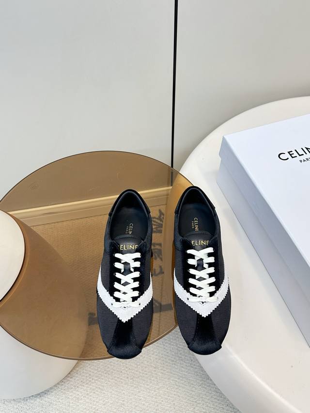 Celine Blake运动鞋 时尚休闲德训鞋 DDD Celine Blake系列运动鞋，26Ss春夏新品，简约又有辨识度。柔软橡胶鞋底，平底设计，日常通勤或