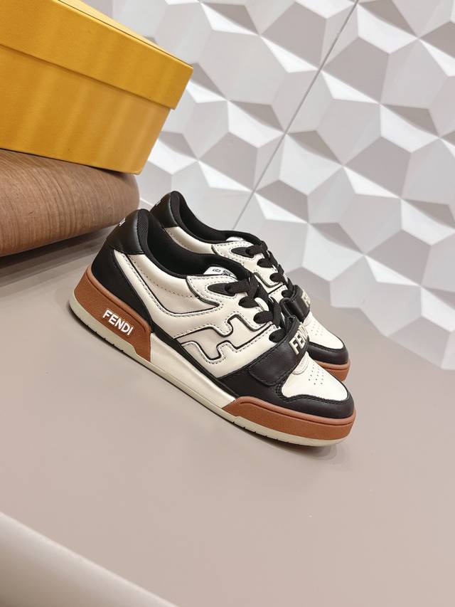 出厂: 情侣 独家顶级版本 长期做货 DDD F*Endi芬*迪2026Vs四季经典情侣休闲爆款系列 DDD 情侣拼色休闲鞋 DDD Fd Match 原版购入