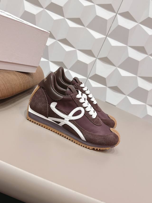 出厂: 情侣 独家顶级版本 长期做货 DDD Loewe罗意威德2026Vs四季经典情侣德训休闲系列 DDD 情侣拼色德训鞋 DDD 全网最快购入原版开发，穿几