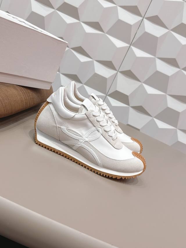 出厂: 情侣 独家顶级版本 长期做货 DDD Loewe罗意威德2026Vs四季经典情侣德训休闲系列 DDD 情侣拼色德训鞋 DDD 全网最快购入原版开发，穿几