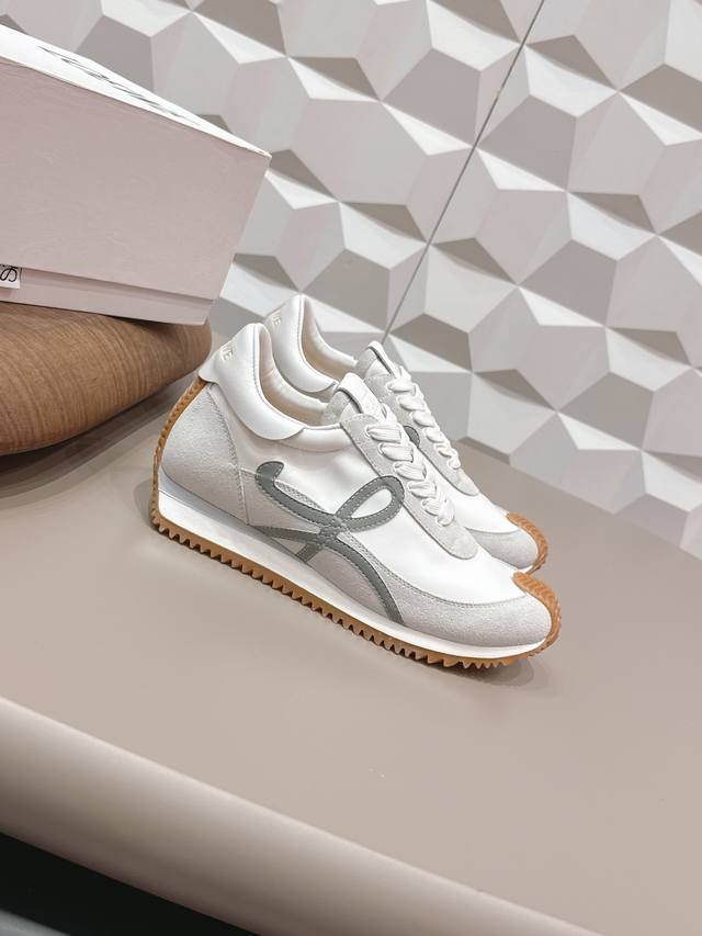 出厂: 情侣 独家顶级版本 长期做货 DDD Loewe罗意威德2026Vs四季经典情侣德训休闲系列 DDD 情侣拼色德训鞋 DDD 全网最快购入原版开发，穿几