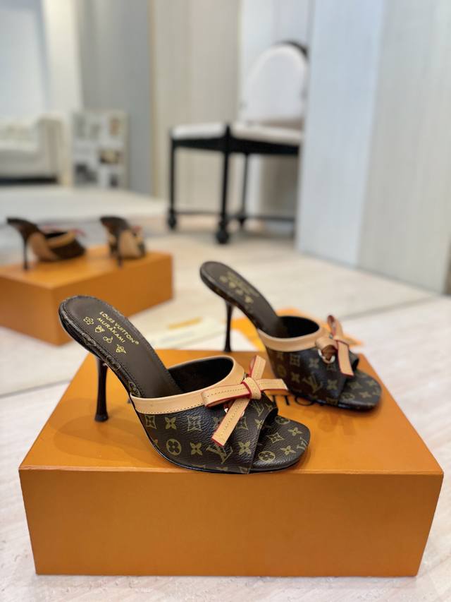 出厂价Pp: DDD Louis Vuitton 2026早春三彩限定、平底拖鞋 高矮跟鞋 芭蕾舞鞋系列 DDD 3D立体蝴蝶结装饰 Lv本季最撩人的小心机!从 出厂价Pp: DDD Louis Vuitton 2026早春三彩限定、平底拖鞋 高矮跟鞋 芭蕾舞鞋系列 DDD 3D立体蝴蝶结装饰 Lv本季最撩人的小心机!从