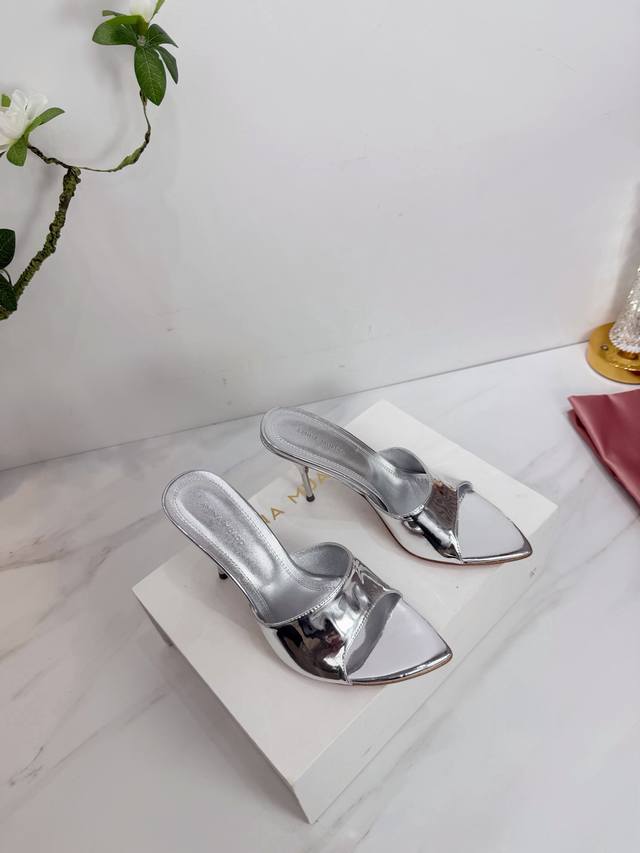 出厂 DDD & 阿米娜 简单款式,色彩鲜艳搭配,独家定制,绽放光彩夺目,高跟时髦,气质最佳者,顶尖品质。 DDD 进口金属漆皮 DDD 内里垫脚羊皮 DDD 出厂 DDD & 阿米娜 简单款式,色彩鲜艳搭配,独家定制,绽放光彩夺目,高跟时髦,气质最佳者,顶尖品质。 DDD 进口金属漆皮 DDD 内里垫脚羊皮 DDD