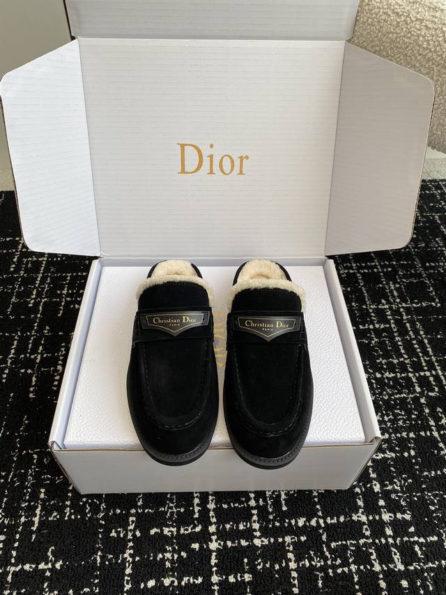 代购级 官网同步盒包装 DDD Dior 24Ss 秋冬全新上线平跟全皮半拖穆勒鞋 DDD Dior Boy 穆勒鞋是二零二四冬季成衣系列新品，融入 Dior