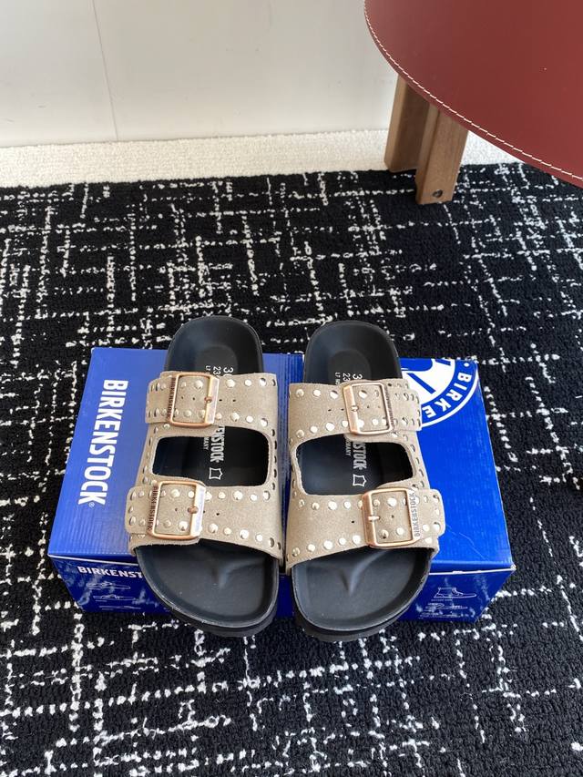 代购级 DDD Birkenstock 博肯 情侣款 潮流时尚休闲拖鞋 DDD 人体工程学设计符合脚形的脚床，软木材质穿着超级轻便舒适，楦形线条优美，做工精致，
