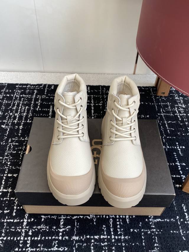 代购级 DDD Ugg Tasman Weather Hybrid一秒蹬 男女同款经典Tasman鞋型之上加入大橘底机能撞色设计,环保防水防雪材质兼具时髦与功能 代购级 DDD Ugg Tasman Weather Hybrid一秒蹬 男女同款经典Tasman鞋型之上加入大橘底机能撞色设计,环保防水防雪材质兼具时髦与功能
