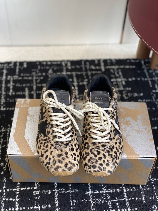 代购级 DDD Ggdb Golden Goos 25Ss 小脏鞋 德训鞋 DDD Ggdb经典情侣款小脏鞋 火红程度上怼小白鞋，下踩各类小脏鞋！ DDD 明星