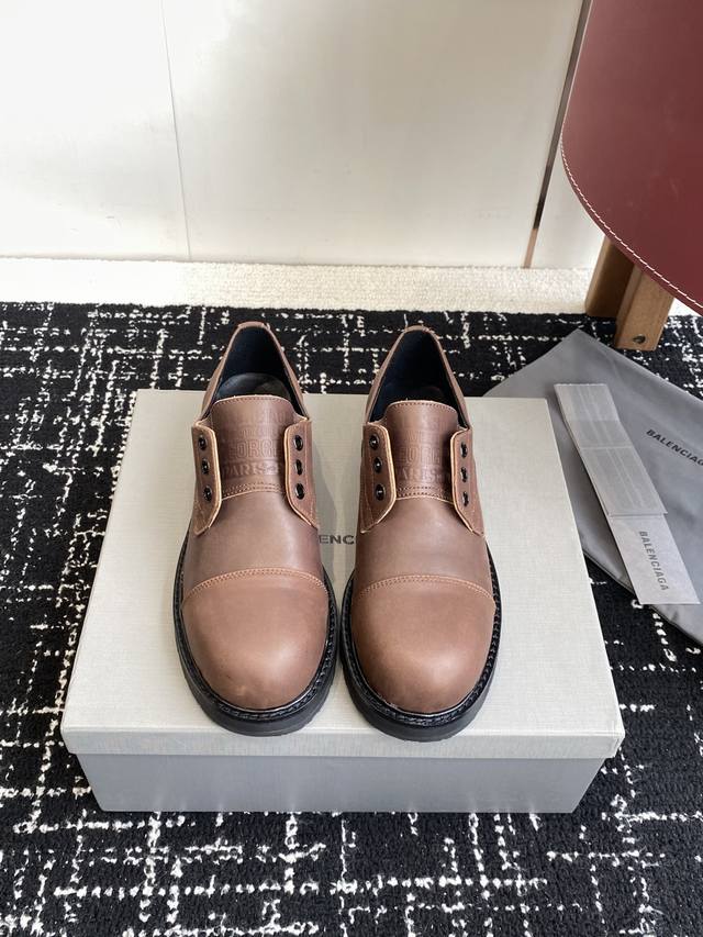 代购级 DDD Balenciaga 巴黎世家 25Ss 秋冬新款假系带 情侣款 乐福鞋 DDD 看着硬朗 但上脚舒适 个性帅气的的同时 不失舒适感 擦色做旧复