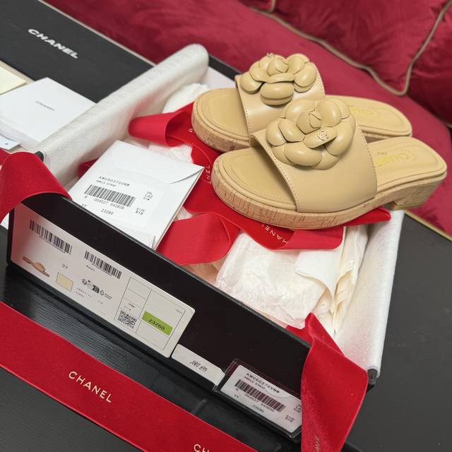 杏色上新啦Chanel香奈儿 山茶花装饰 木纹拖鞋 简约百搭款 三色实拍 35-40 DDD