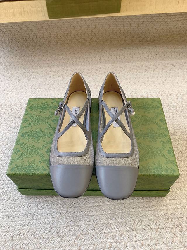 Jimm* Cho* 日常穿搭必入Jc芭蕾风平底单鞋 DDD 交叉绑带设计戳中少女心，平底设计暴走无压力，搭牛仔裤、连衣裙都绝，备一双承包春夏穿搭～码数35-3