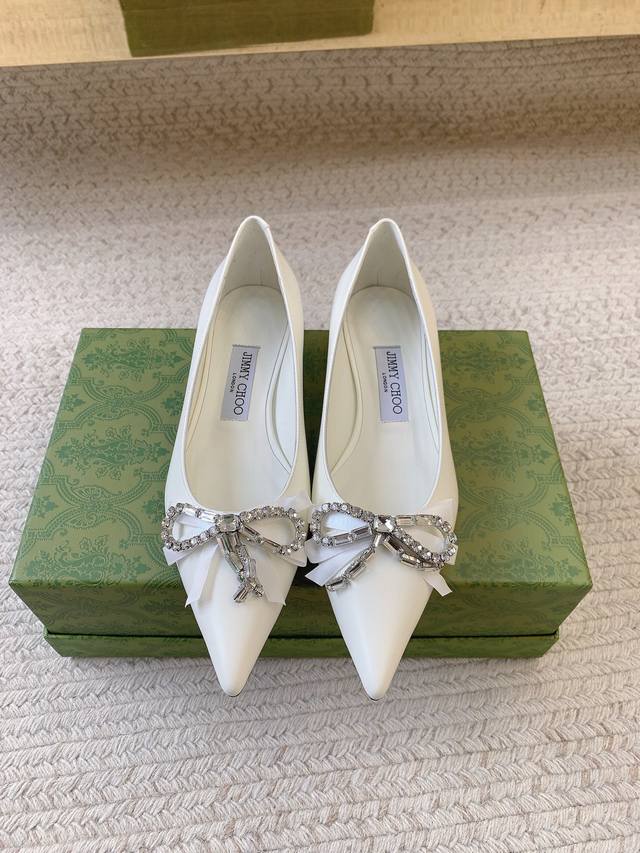 水钻蝴蝶结高跟鞋｜气场拉满 DDD 正版开模工艺，鞋型超正，漆皮 闪面双材质，酒红款做婚鞋超惊艳，黑色百搭不挑场合。码数35-39 34 40 41定做不退换