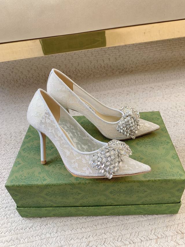 Jimm* Cho* DDD Jc蕾丝水钻婚鞋｜公主的婚鞋天花板 DDD 原厂渠道直出，蕾丝鞋面温柔到骨子里，水钻蝴蝶结爆闪不廉价，婚礼 晚宴穿直接美出圈～ 码