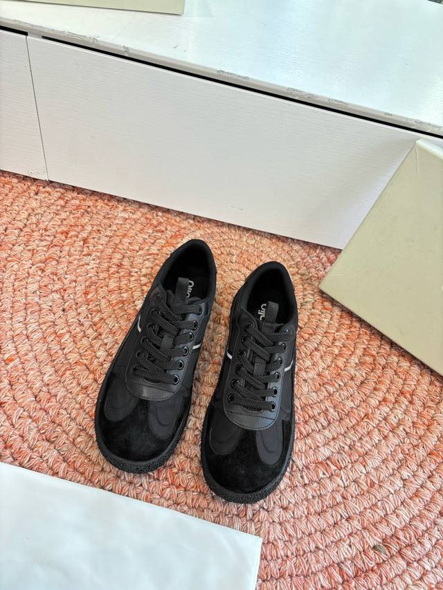 G213所见即所得Eloise Monk 摩登叙事 DDD Unfolio 全新休闲阿甘鞋德训鞋 DDD 甄选自然纹理拼接诠释复古质感。承袭孟克皮鞋标志更见于皮 G213所见即所得Eloise Monk 摩登叙事 DDD Unfolio 全新休闲阿甘鞋德训鞋 DDD 甄选自然纹理拼接诠释复古质感。承袭孟克皮鞋标志更见于皮