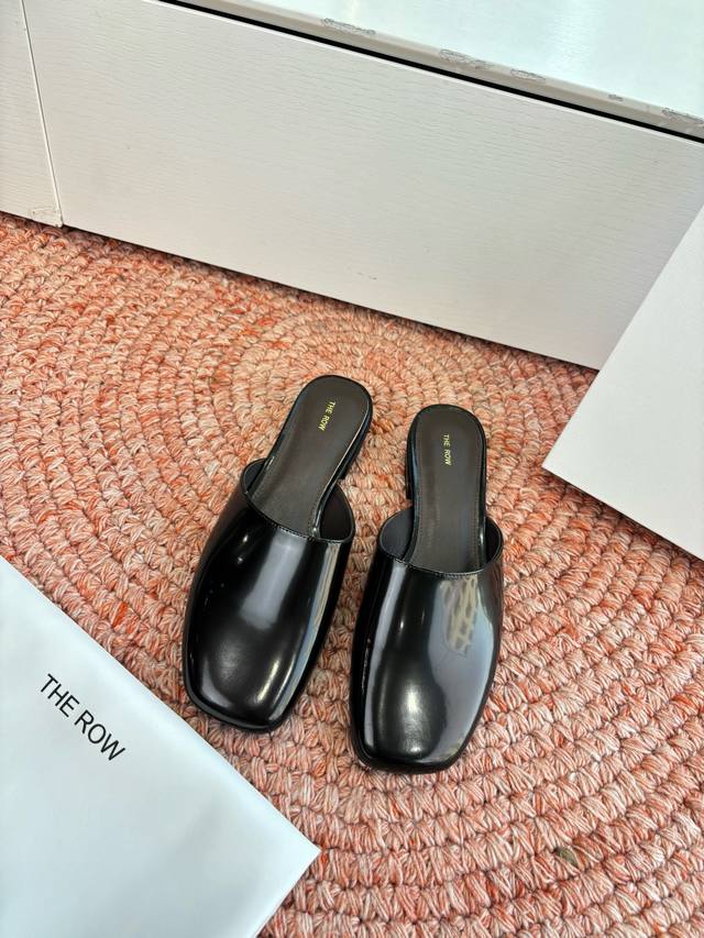 G679所见即所得The Row2026新款包头拖鞋凉鞋会看到会做到这么精细、而且对脚的包容性特别强，把脚型修饰得妥妥的，又不失独特韵味，上脚方便便捷，且非常舒