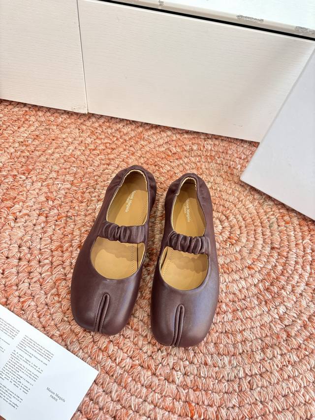 G012所见即所得顶级品质Maison Marginal马吉拉* Mm6分趾鞋纠结芭蕾舞单鞋马吉拉设计师太有才了 作为设计元素打造鞋品 单鞋干练精致 半拖搭配短