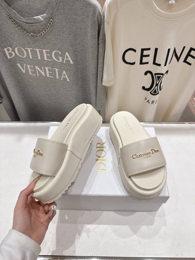 高版本出厂 DDD Dior*迪奥F019 D家2026Ss春夏新款仙女风厚底防水台拖鞋 DDD 1:1原版复刻 市面上最高版本 各路时尚博主刷爆小红书！超时髦