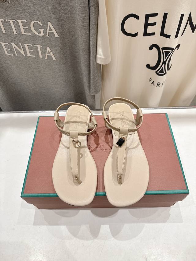 高版本出厂 DDD Loro Piana* Lp 诺悠翩雅2026Ss夏季新款仙女风平底夹脚凉鞋 DDD 市场顶级品质 DDD 极简高级大方～高级而舒适的气息～