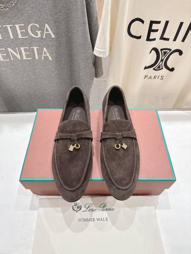 高版本出厂 男码+20 DDD Loro Piana* Lp诺悠翩雅‖2026Ss专柜同步新款平底鞋一脚蹬乐福鞋单鞋 DDD 简约时尚 脚感超级舒适 一天可以暴