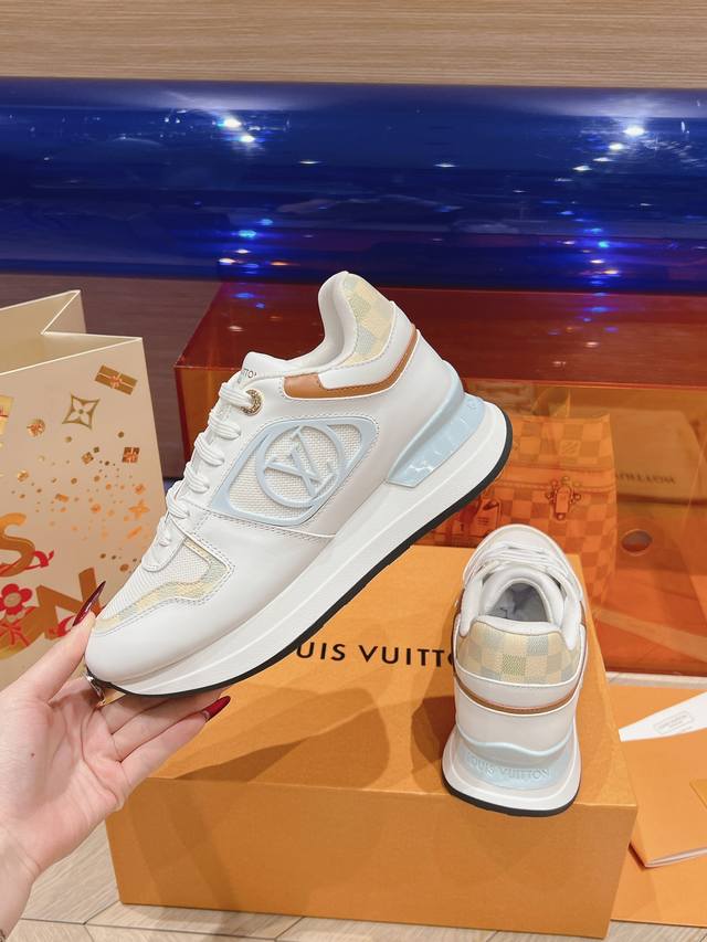 运动鞋 DDD Lv 新色 全新包装 DDD 情侣款 顶级复刻 !丝光牛皮拼杏皮Lv字母工艺 后尾巴浅金属条配松糕底 休闲舒适** DDD 上脚贼好看 旅游必备 运动鞋 DDD Lv 新色 全新包装 DDD 情侣款 顶级复刻 !丝光牛皮拼杏皮Lv字母工艺 后尾巴浅金属条配松糕底 休闲舒适** DDD 上脚贼好看 旅游必备